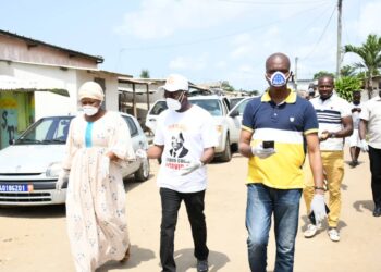 L’APC et la jeunesse Amadou Gon Coulibaly ont sillonné les quartiers et grandes surfaces de Bingerville pour distribuer le don de AGC. (Ph:DR)