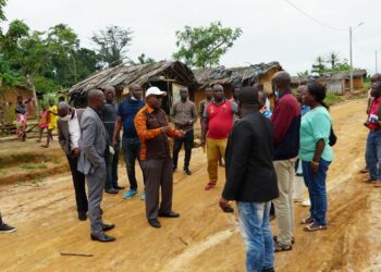 Tabou : Donatien Beugré contrôle les travaux réalisés par le conseil régional  dans 9 localités