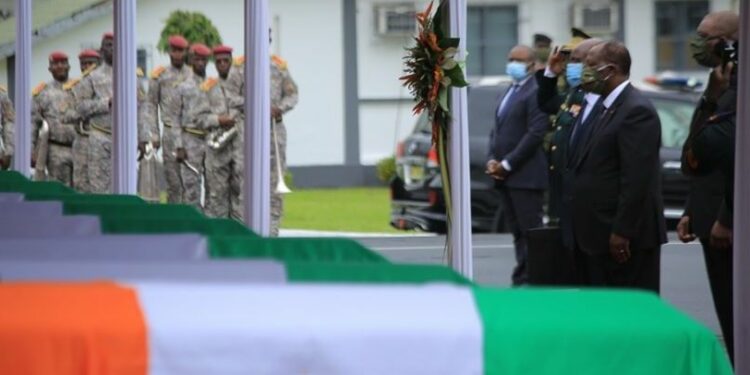 La Côte d’Ivoire a rendu hommage à ses 14 soldats morts en opération à Kafolo