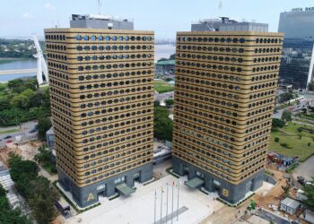 Cité administrative d’Abidjan-Plateau : Le Premier Ministre inaugure les Tours A et B rénovées et lance les travaux de la Tour C