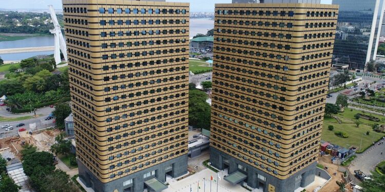 Cité administrative d’Abidjan-Plateau : Le Premier Ministre inaugure les Tours A et B rénovées et lance les travaux de la Tour C