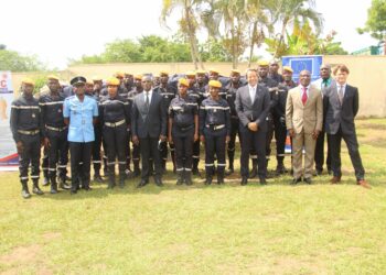 Côte d’Ivoire : l’UE offre 2000 tenues de protection  aux pompiers
