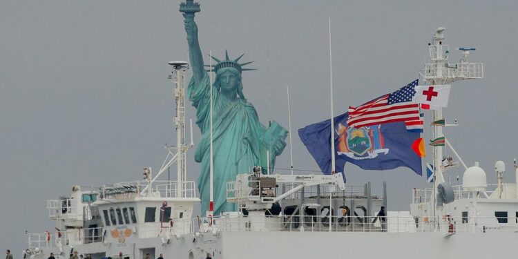 Navire-hôpital à New York, décès d’une ado en Belgique, craintes autour de la croissance chinoise… Le point sur le covid-19 ce…
