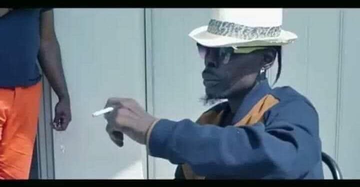 Côte d’Ivoire: Petit Denis rétablit la vérité sur sa photo avec une cigarette en main