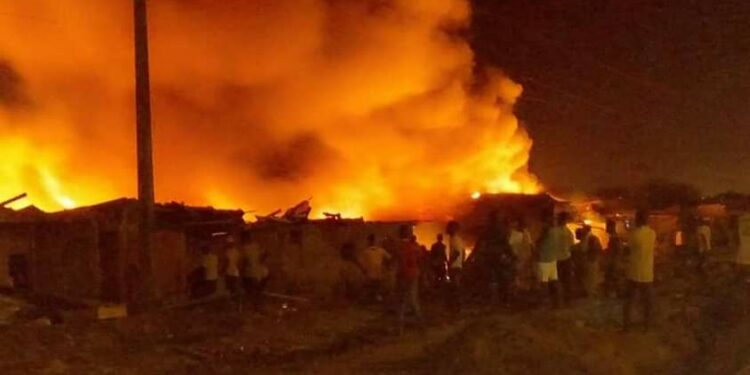 Après l’Incendie à Koumassi Bia-sud, une odeur inquiète les riverains