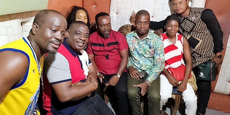 Côte d’Ivoire : Onel Mala et plusieurs chantres sortent un single pour rendre hommage au chantre décapité à Marcory