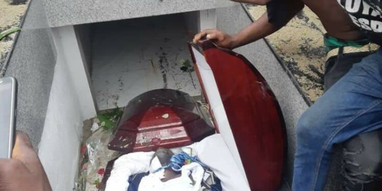 Côte d’Ivoire : la tombe de DJ Arafat profanée après son inhumation