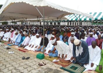 Religion : Le COSIM et le CODIS autorisent les prières collectives dans les mosquées de l’intérieur du pays