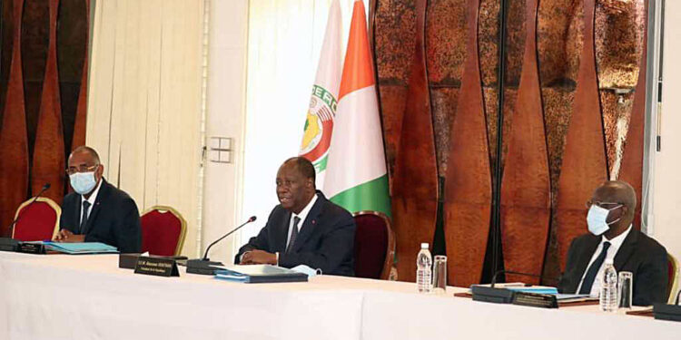 Conseil des ministres : le Président Alassane Ouattara exhorte le gouvernement à poursuivre le travail avec la même efficacité