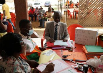 Le dépôt des candidatures a la commission électorale indépendante en images.