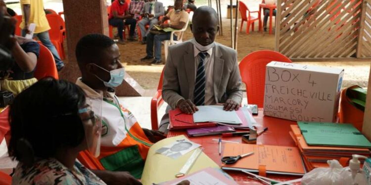 Le dépôt des candidatures a la commission électorale indépendante en images.