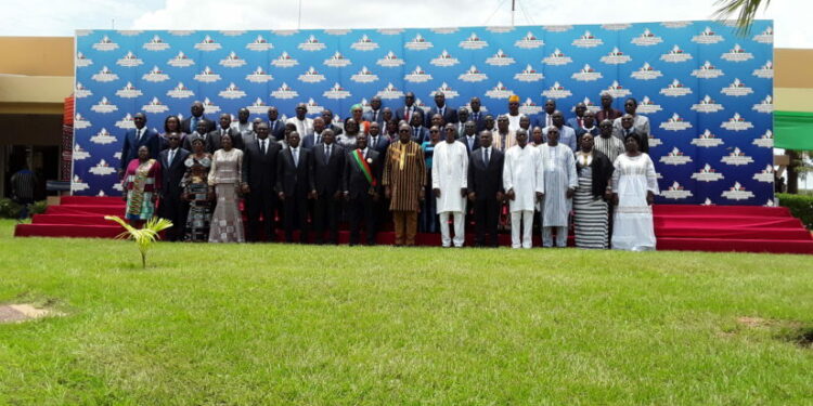 Côte d’Ivoire/Ouattara déplore la lenteur dans le démarrage de chantiers annoncés au 7ème TAC