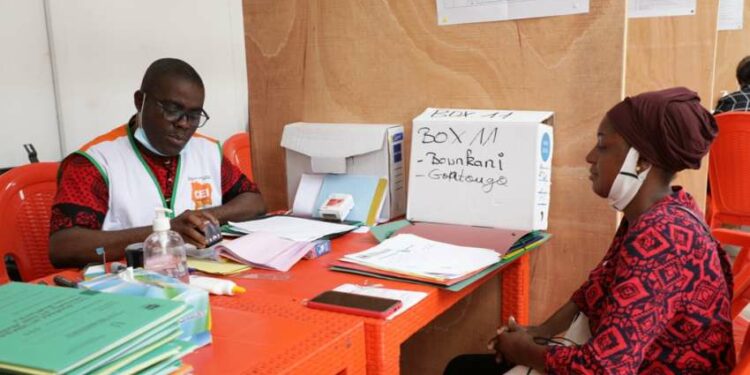 Le dépôt des candidatures a la commission électorale indépendante en images.