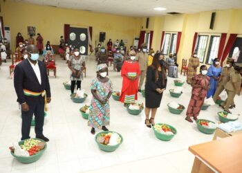 Côte d’Ivoire: Myss Belmonde Dogo fait des dons aux femmes d’Adiaké