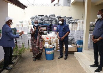 Covid-19 : Génération Gagnante équipe ses coordinations, la remise des kits a eu lieu le samedi 11 avril 2020, a son siège à Cocody Bonoumin-Abidjan. (Phs-Saint Cyrille)