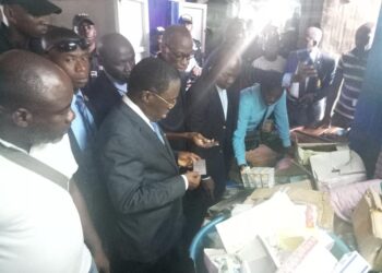 Côte d’Ivoire/ médicaments de la rue : Aka Aouele fait une descente sur le marché de Roxy à Adjamé