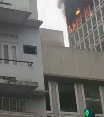 Plateau : un incendie détruit le 11e étage d’un immeuble sans faire de victimes