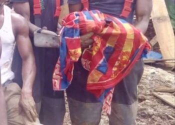 Yopougon: 3 morts dans l&rsquo;effondrement d&rsquo;une baraque, une écolière emportée par les eaux, recherchée