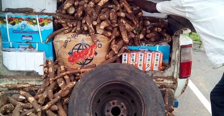 Abidjan : des médicaments prohibés disséminés dans un véhicule transportant du manioc saisis