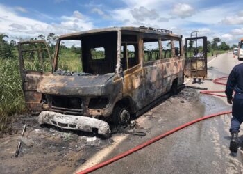 Côte d’Ivoire: un minicar prend feu et fait 3 calcinés