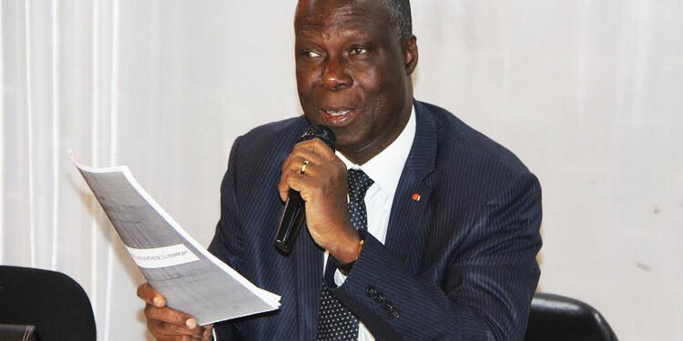 Crise au Burida : le ministre Maurice Bandaman reporte la lecture du rapport d’audit et appelle les artistes à faire la paix