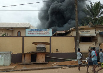 Bingerville : un incendie ravage le kiosque et le magasin des chaises de la paroisse Saint-Augustin