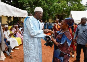 Korhogo: le PM Amadou Gon Coulibaly fait des dons aux femmes et aux jeunes