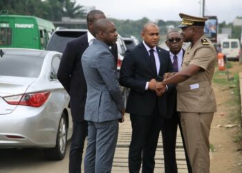 Gares anarchiques à Abidjan: le préfet d’Abidjan invite les maires à proposer des solutions alternatives