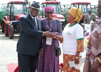 Côte d’Ivoire/SARA 2019 : Le président Ouattara remet 54 tracteurs agricoles flambant neufs aux agriculteurs