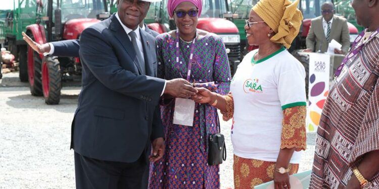 Côte d’Ivoire/SARA 2019 : Le président Ouattara remet 54 tracteurs agricoles flambant neufs aux agriculteurs