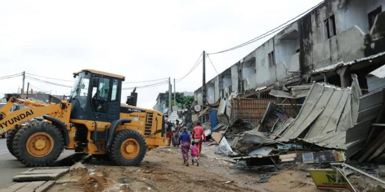 Cocody : les trottoirs des constructions anarchiques dégagés