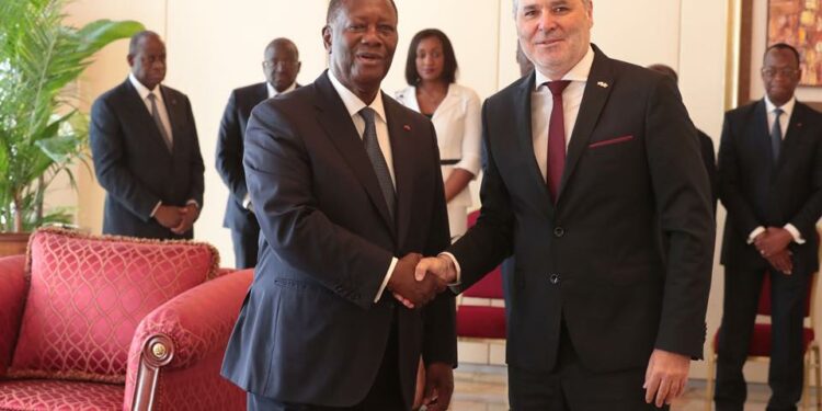 Côte d’Ivoire : 5 nouveaux ambassadeurs présentent leurs lettres de créances au président Alassane Ouattara