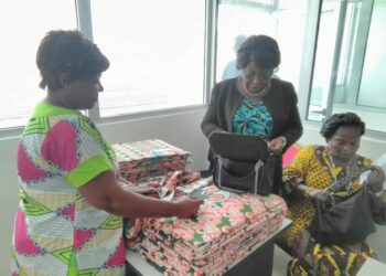 Journées d’hommage à Yamoussoukro :les militants du RHDP se bousculent pour se procurer le pagne