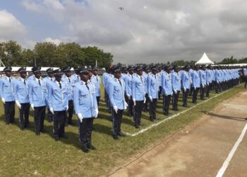 Côte d’Ivoire: remise d’épaulettes à 1972 nouveaux policiers