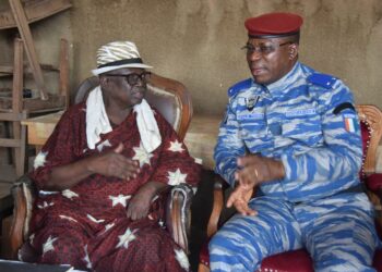 Daoukro: le général Apalo demande aux chefs Baoulé et Malinké d&rsquo;œuvrer pour la paix