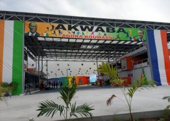Côte d’Ivoire: Macron annonce le financement de 17 autres centres sportifs, après l’inauguration de l’Agora de Koumassi