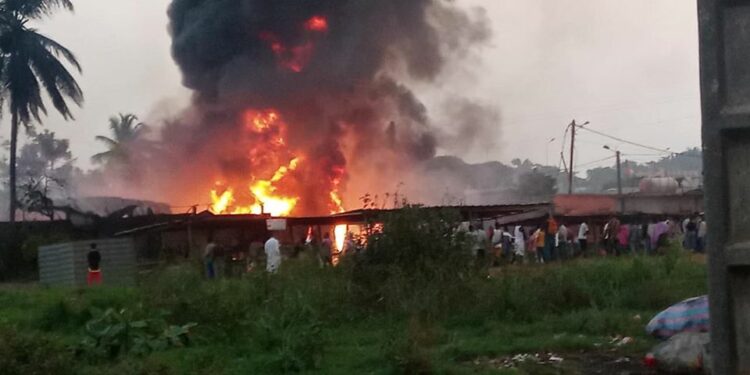 Abobo: Une usine de coco ravagée par le feu