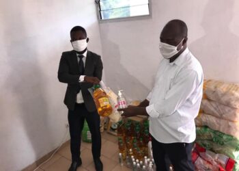 Covid19: Le bureau de l’Ujocci fait don de kits alimentaires et hygiéniques à ses membres