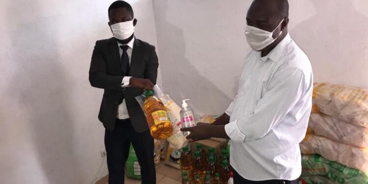 Covid19: Le bureau de l’Ujocci fait don de kits alimentaires et hygiéniques à ses membres