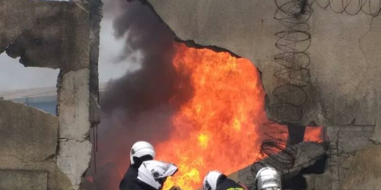 Zone industrielle de Yopougon : la société de produits chimiques Industrap/Carocol ravagé par un violent incendie