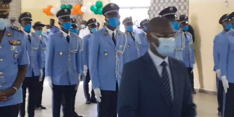 Côte d’Ivoire : 146 élèves commissaires de police reçoivent leurs épaulettes