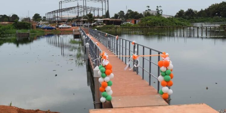 San-Pedro: le maire Félix Anoble réalise deux ponts sur le lac