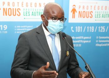 COVID-19 : Le maire de Dimbokro, Bilé Diéméléou, a distribué des milliers de kits d’hygiène à sa population