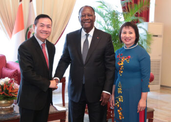 Côte d’Ivoire : 5 nouveaux Ambassadeurs présentent leurs Lettres de créance au président Ouattara