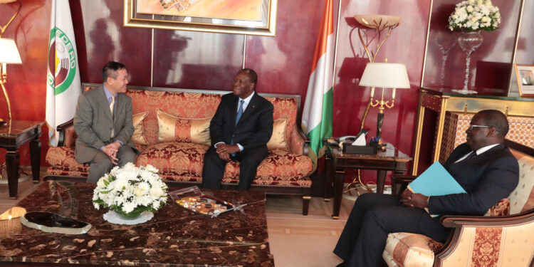 Côte d’Ivoire : En fin de mission, l’Ambassadeur du Vietnam fait ses adieux au président Ouattara