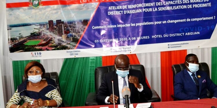 Covid-19 : Le ministère de la Communication forme les 13 maires du District d’Abidjan