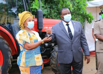 Côte d’Ivoire : 20 tracteurs flambant neufs remis à quatre filières agricoles