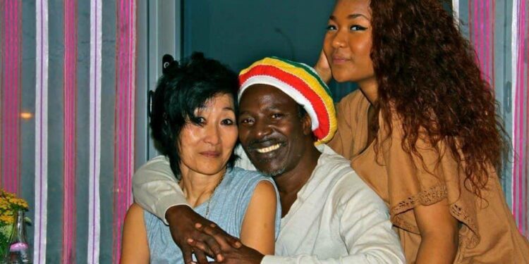 Côte d’Ivoire: Alpha Blondy enflamme la toile, après la publication de la grosse du divorce avec Hong Ran Young