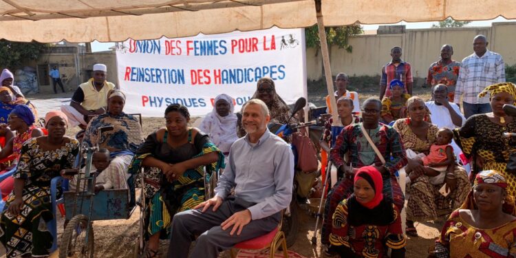 Yamoussoukro, Bouaké, Béoumi : Richard Bell visite les projets financés par les USA