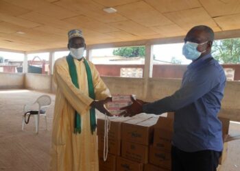 Bouaflé : Le Directeur général du Centre hospitalier universitaire de Treichville offre des vivres à la communauté musulmane